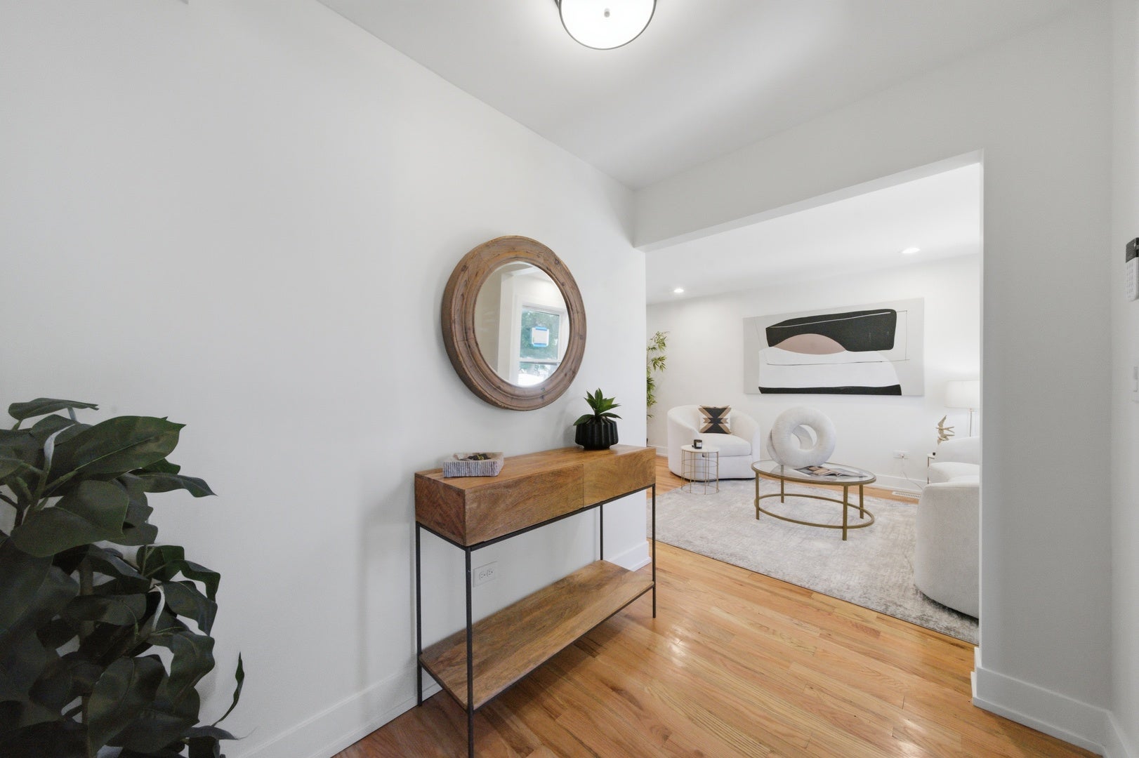 Home in Chicago, IL 60618 — photo 3