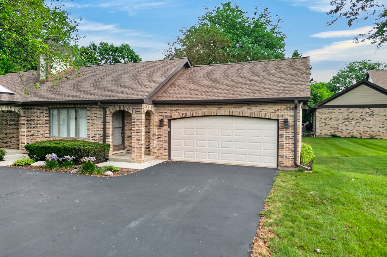1858 Golf View Drive — photo