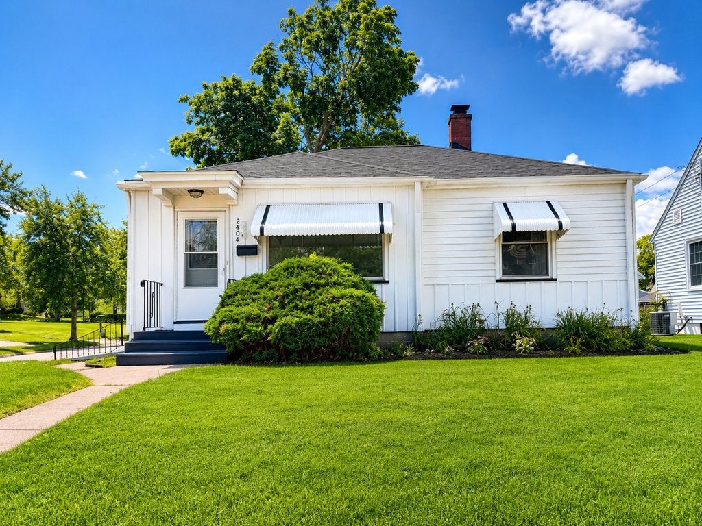 2404 Myrtle Street — photo