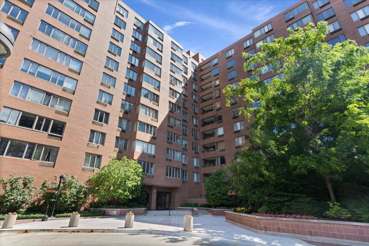 801 S Plymouth Court 716 — photo