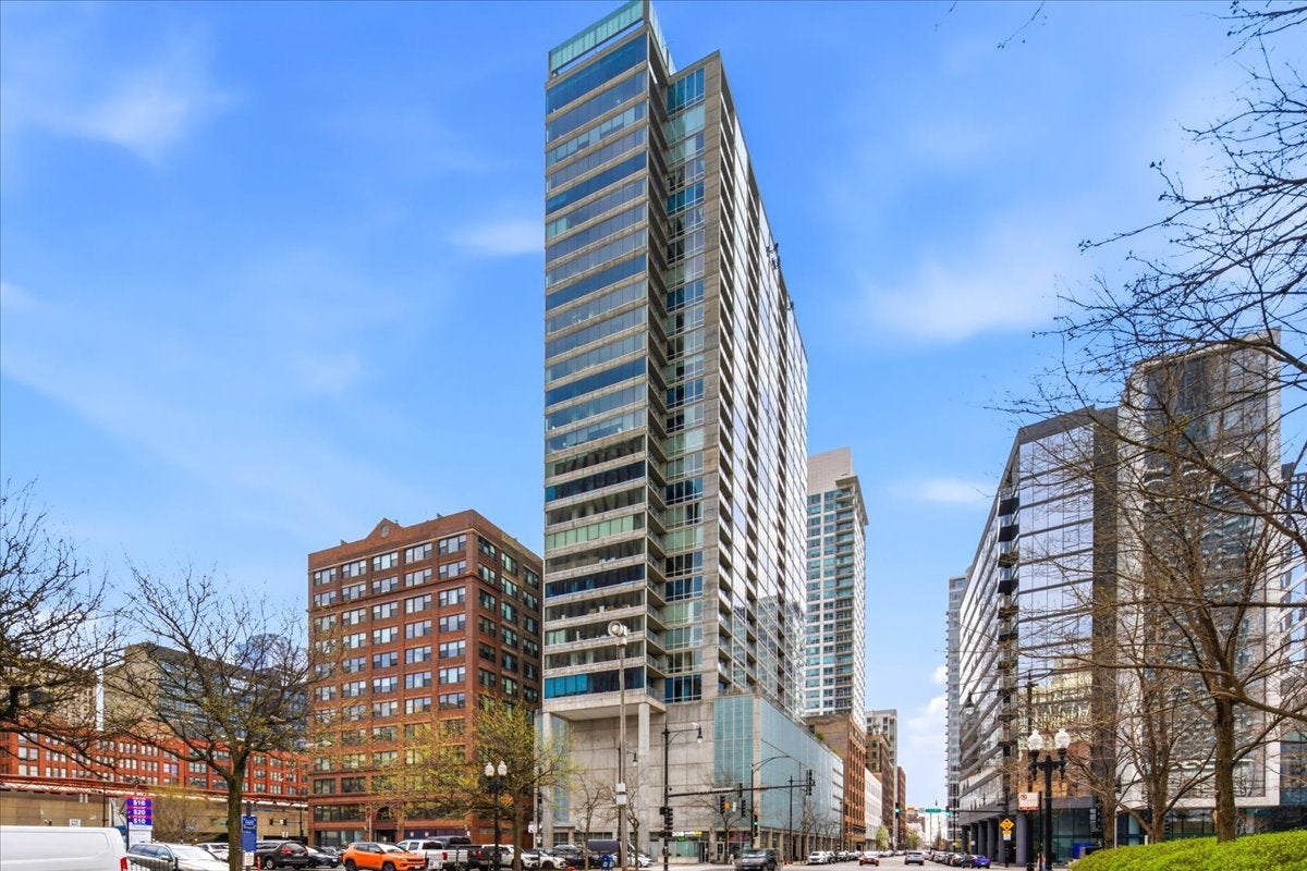 611 S Wells Street 1110 — photo