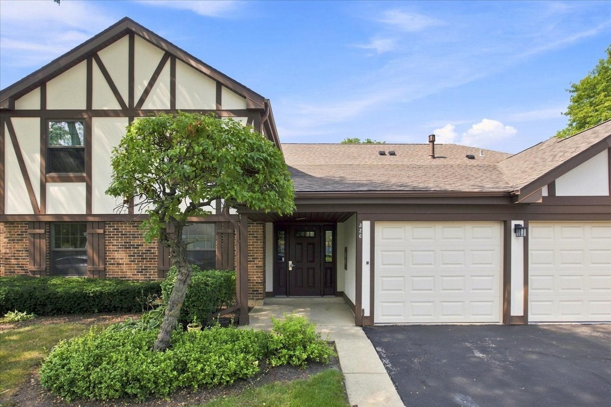326 Woodbury Court C1 — photo