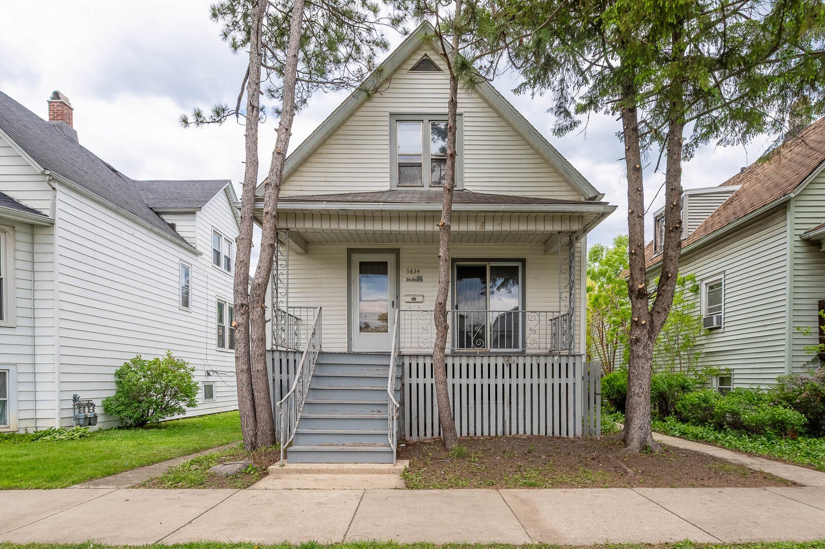 5834 W Byron Street — photo