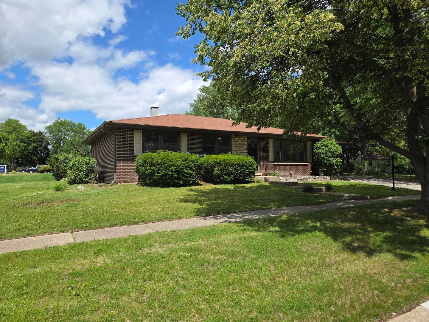 668 Lee Drive — photo