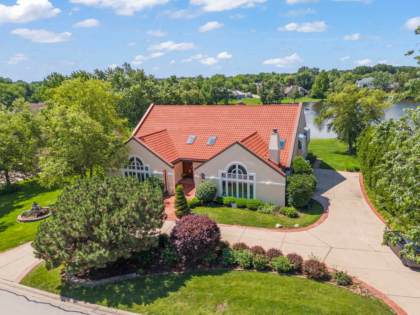 8170 Lake Ridge Drive, Burr Ridge, IL 60527