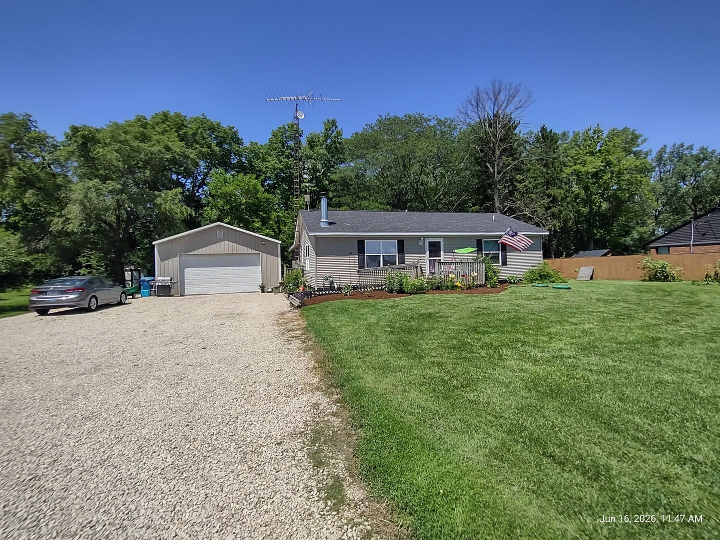 1605 N Il Rte 47 — photo