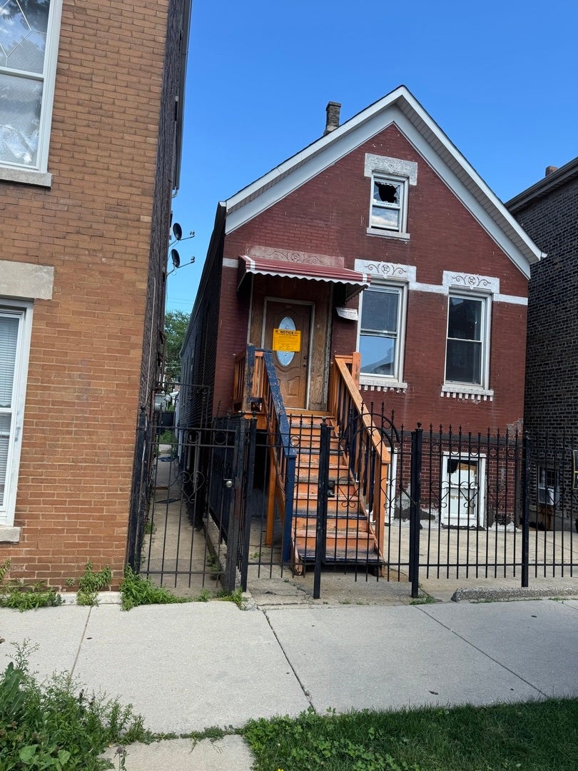 2435 S Whipple Street — photo