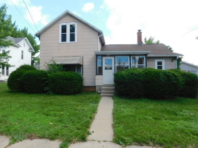 302 E Park Street — photo