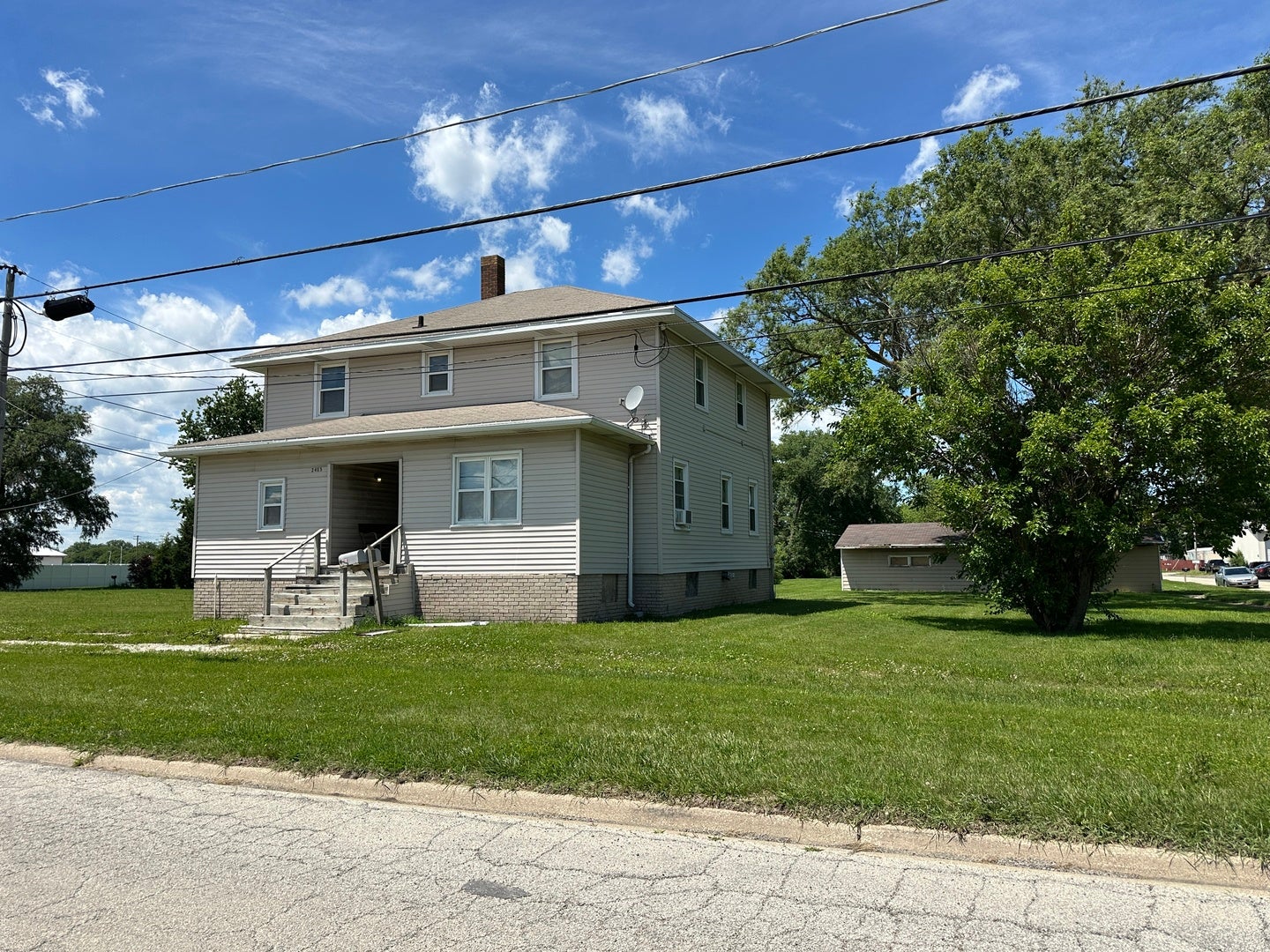 2405 E Court Street — photo