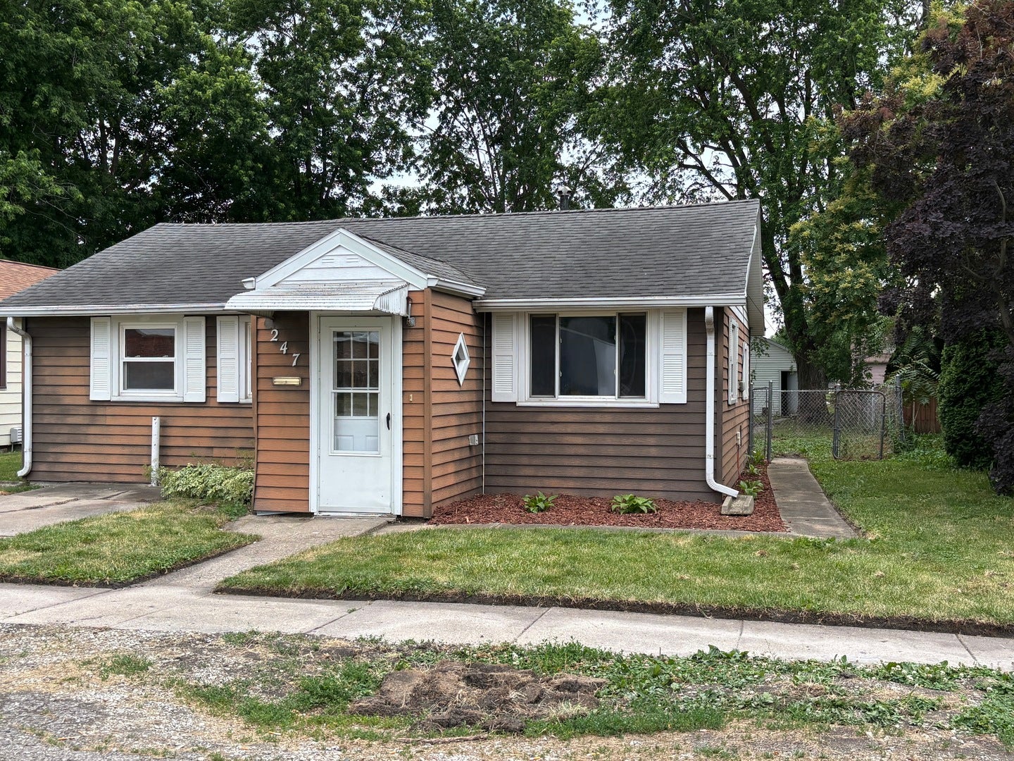 247 E Holmes Street — photo