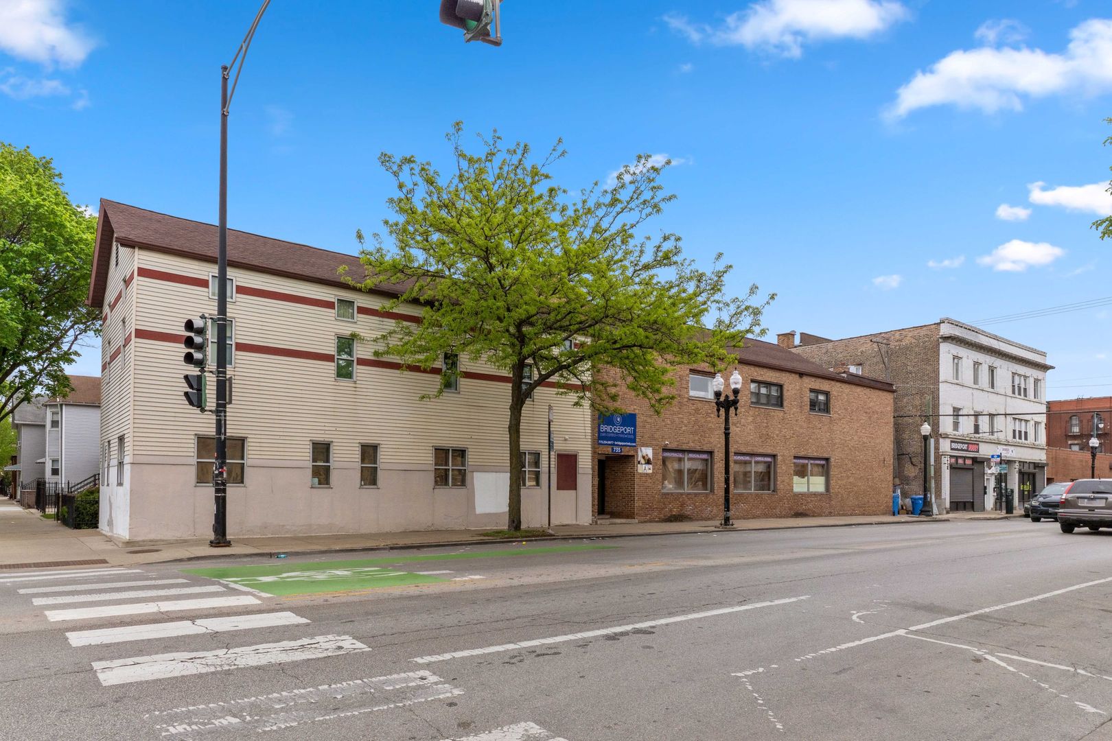 735 W 35th Street — photo