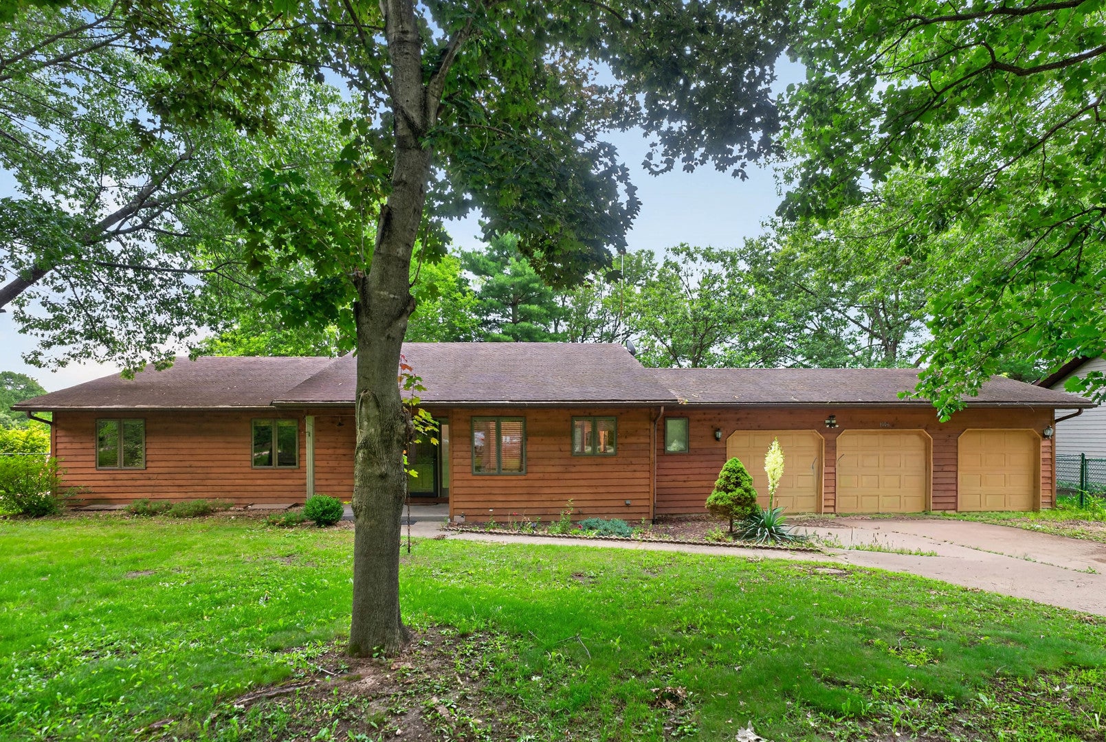 1006 N White Pine Drive — photo