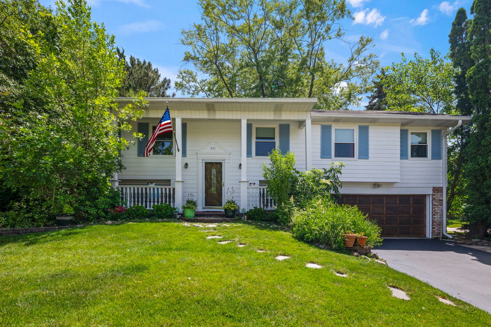 881 Woodhollow Lane — photo