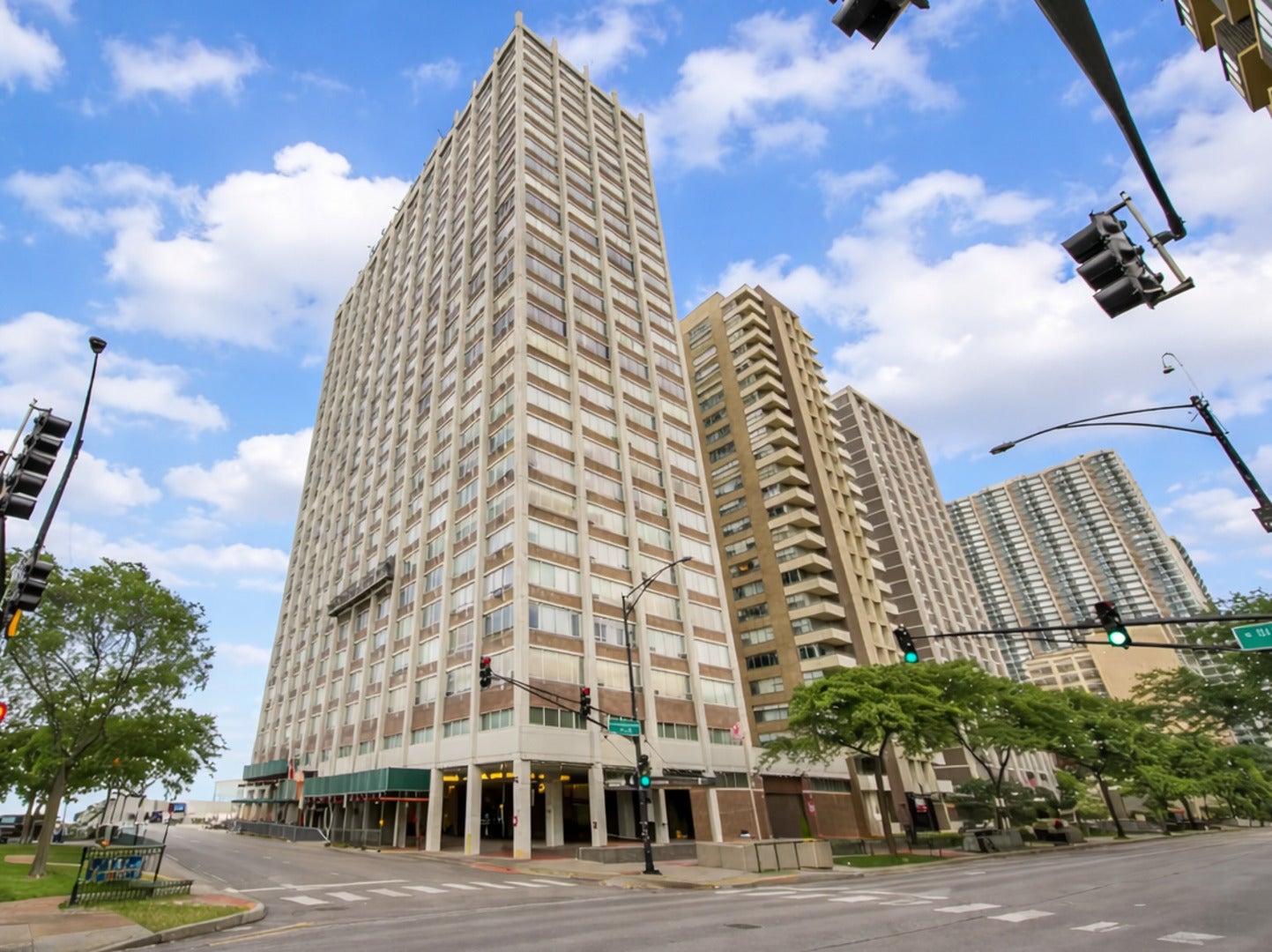 6171 N Sheridan Road 2104 — photo