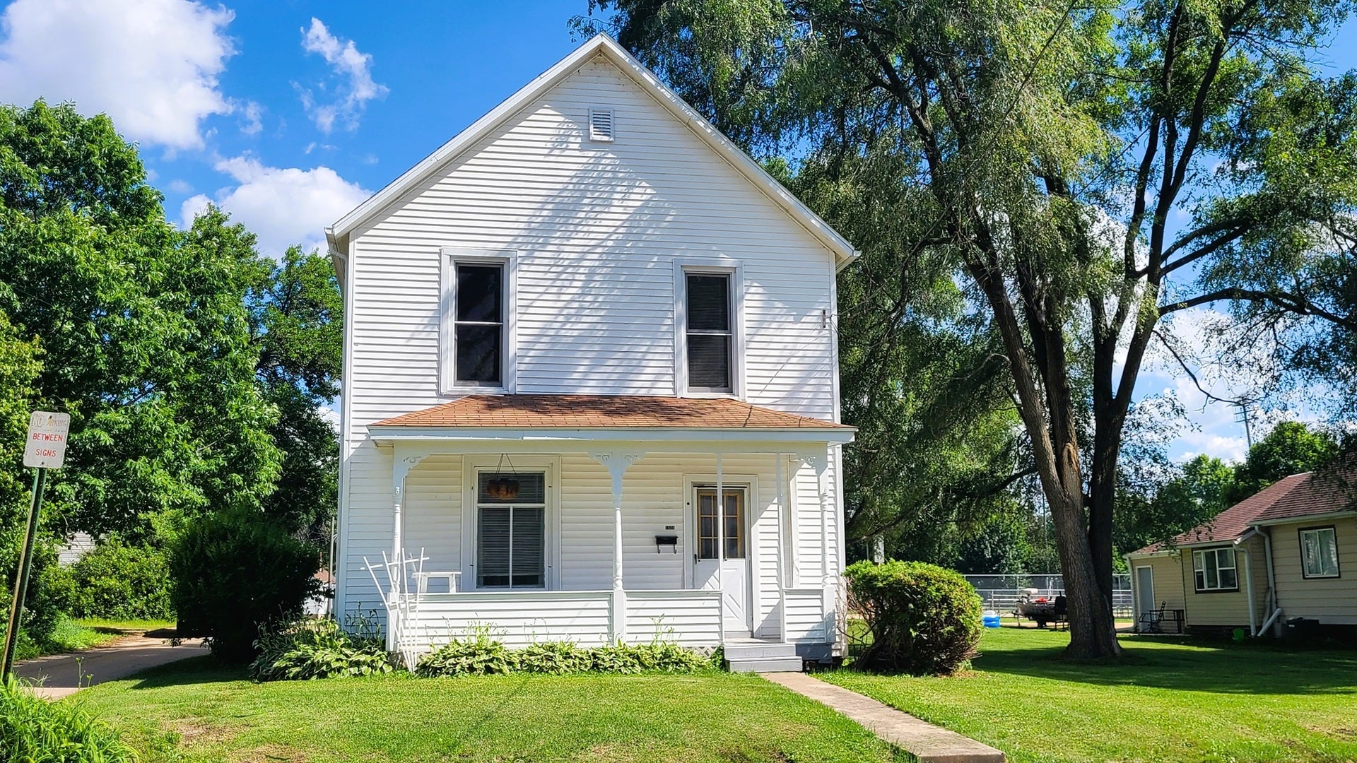 1826 W 1st Street — photo