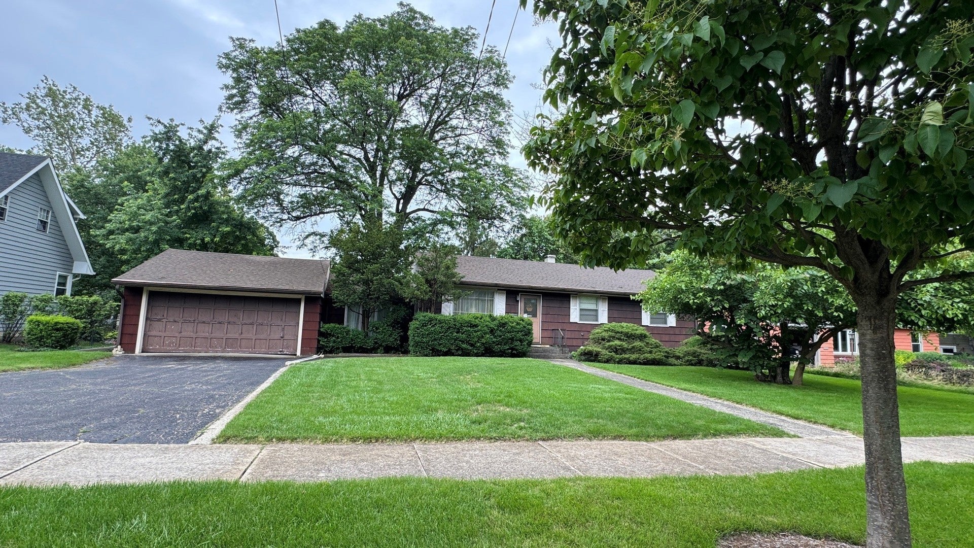814 E Illinois Street — photo