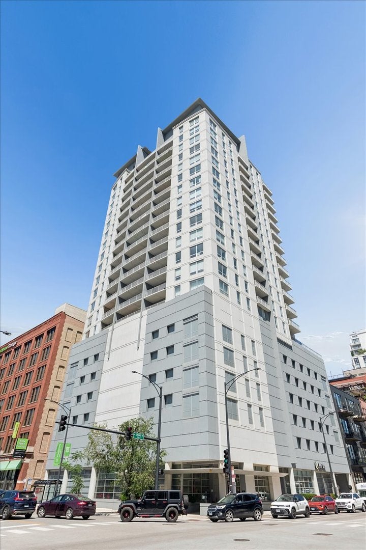 330 W Grand Avenue 1707 — photo