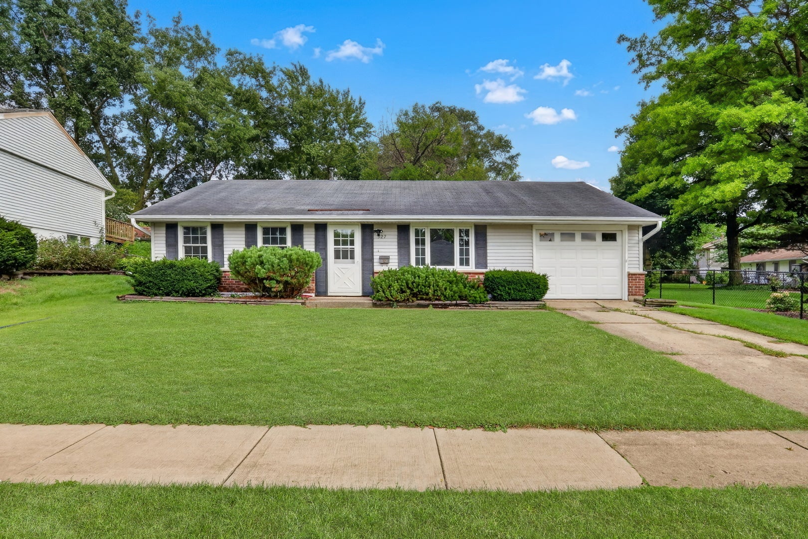 527 Sherwood Drive — photo