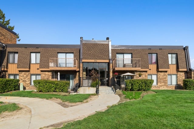 711 Tipperary Court 2D — photo