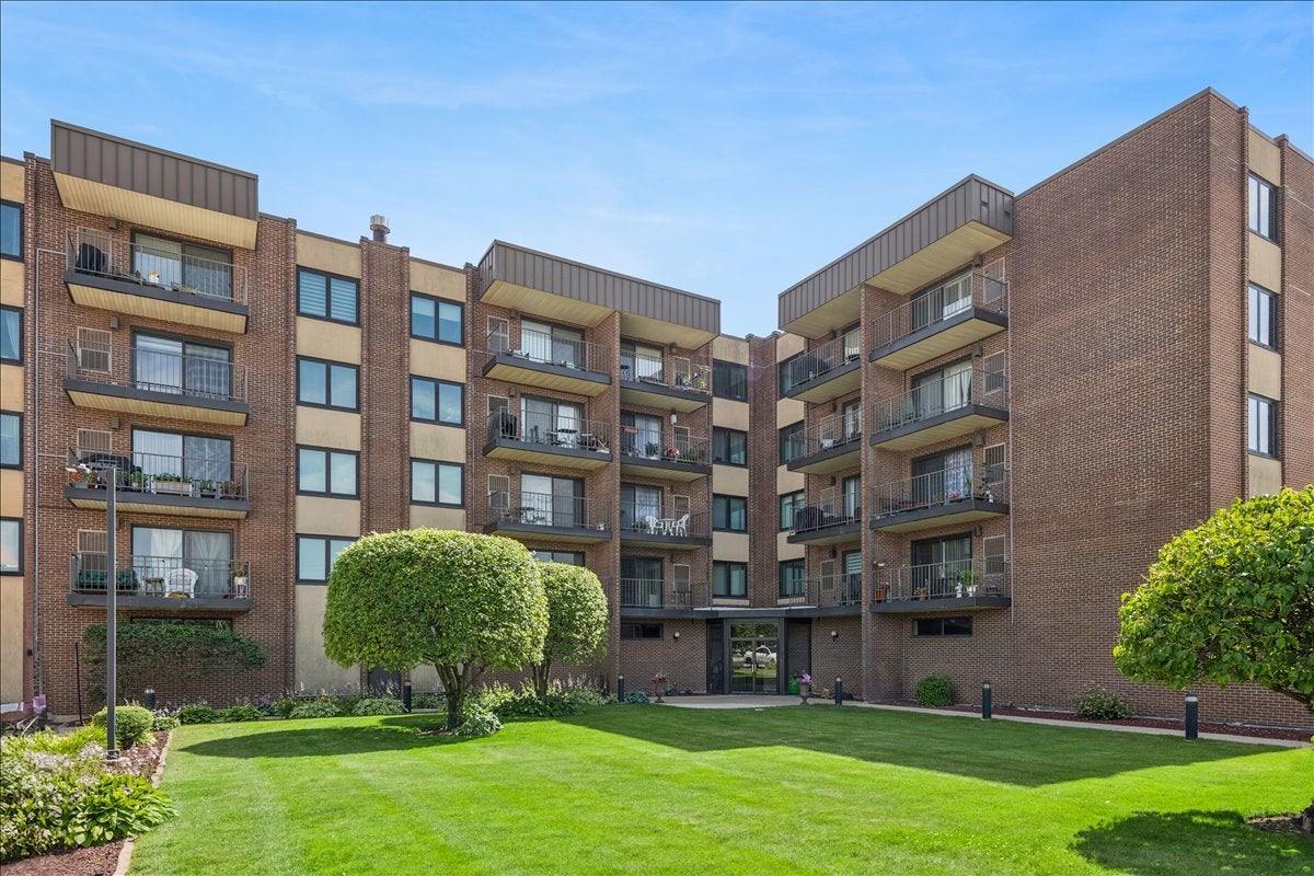 7707 W Irving Park Road 308 — photo