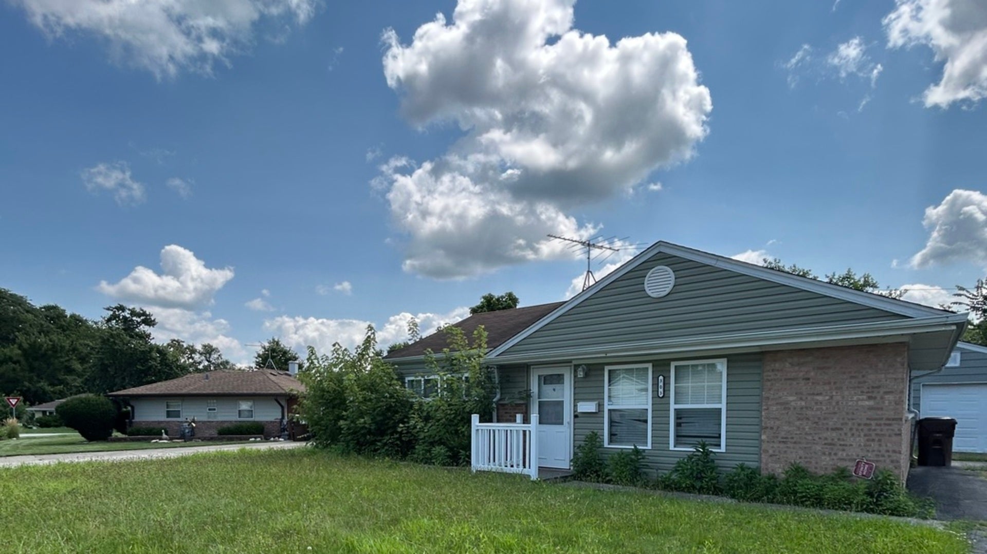 303 Sauganash Street — photo