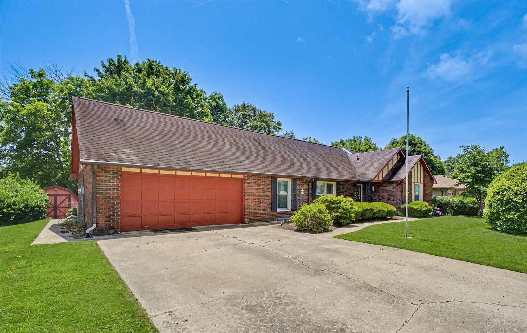 304 Cherokee Drive — photo