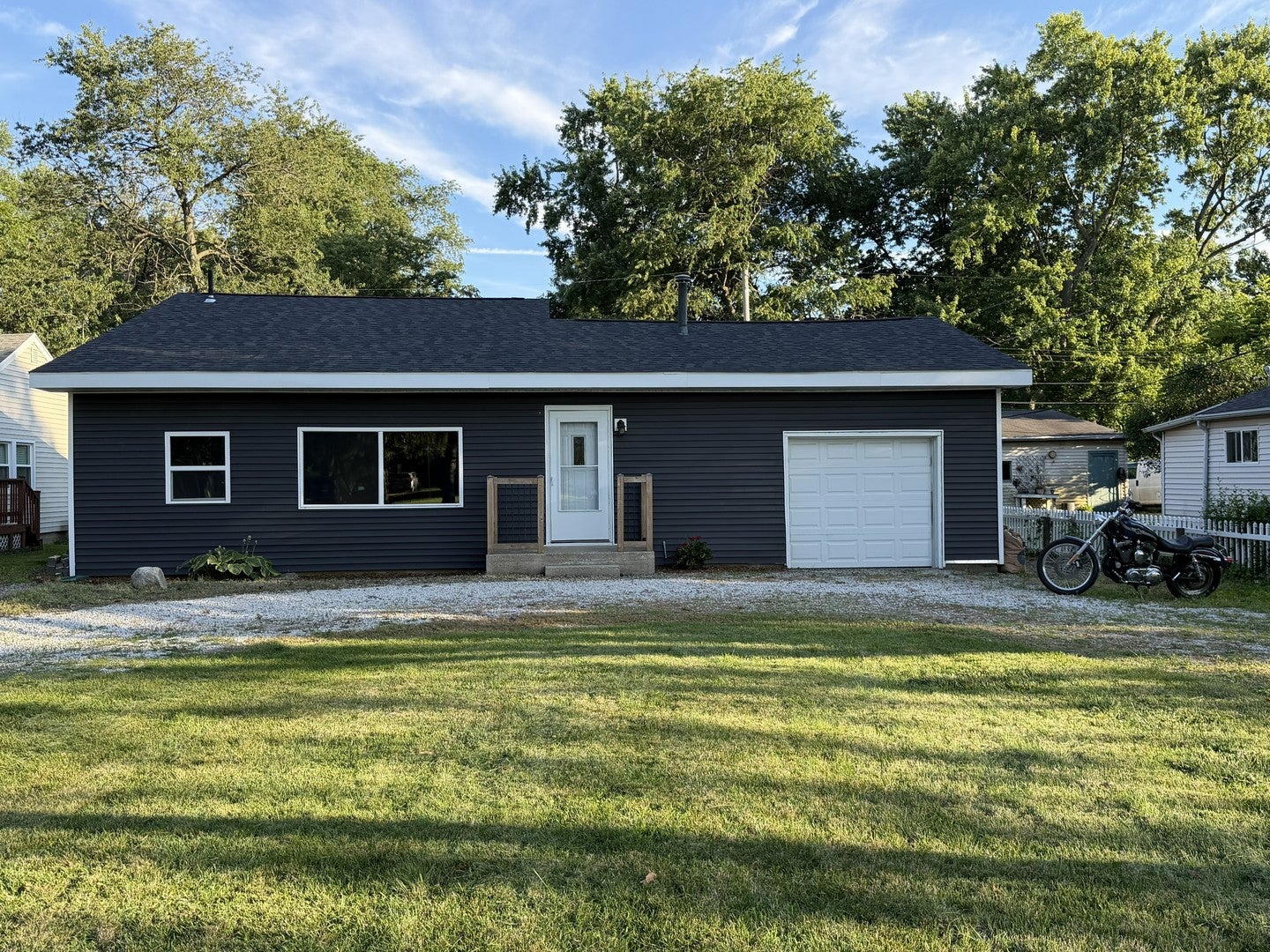 2601 W John Street — photo