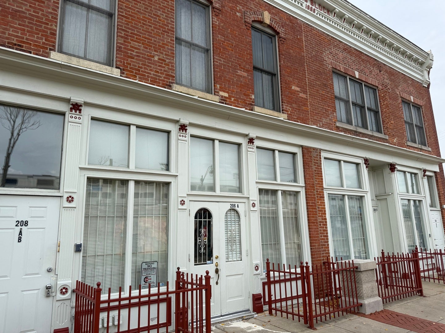 204 E Washington Street 204 — photo