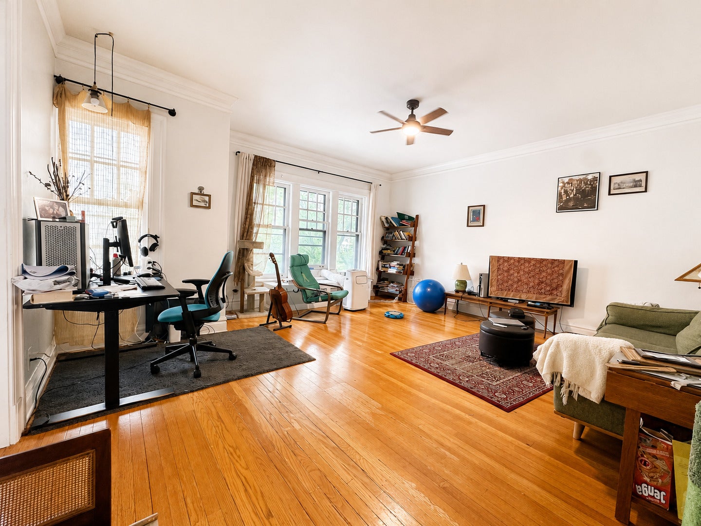 Home in Chicago, IL 60615 — photo 3