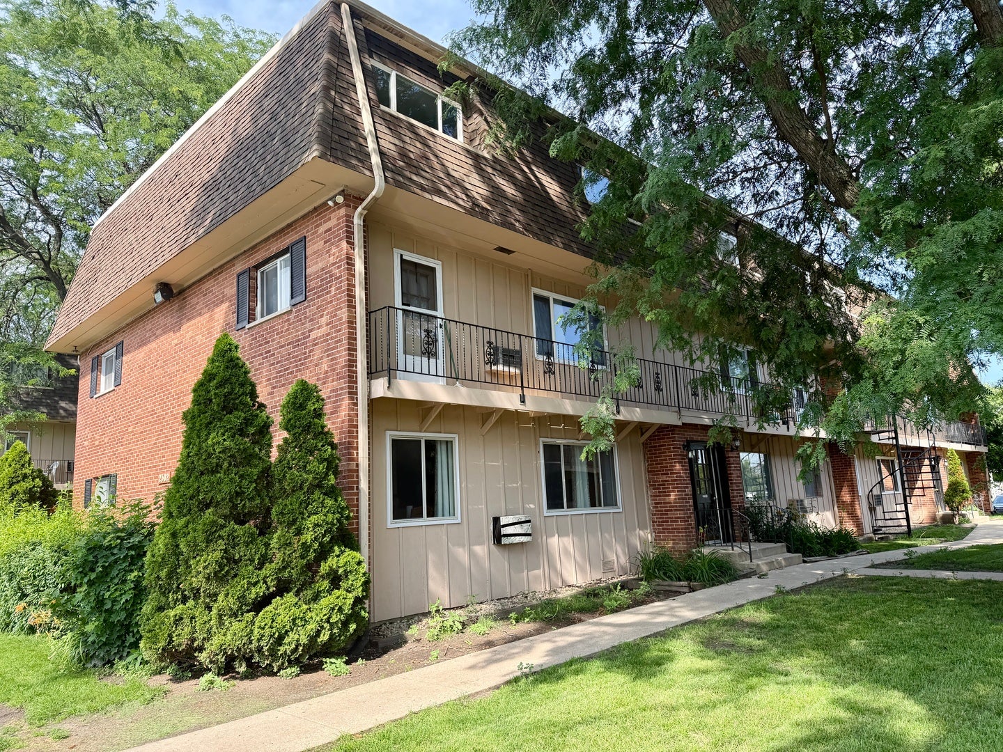2302 Algonquin Road 9 — photo