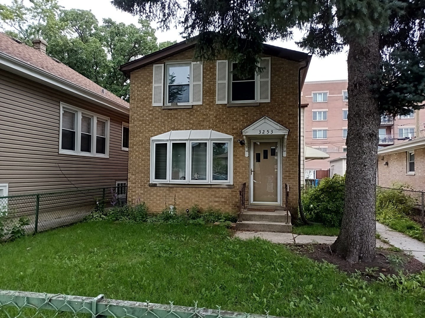 3253 N Oconto Avenue — photo
