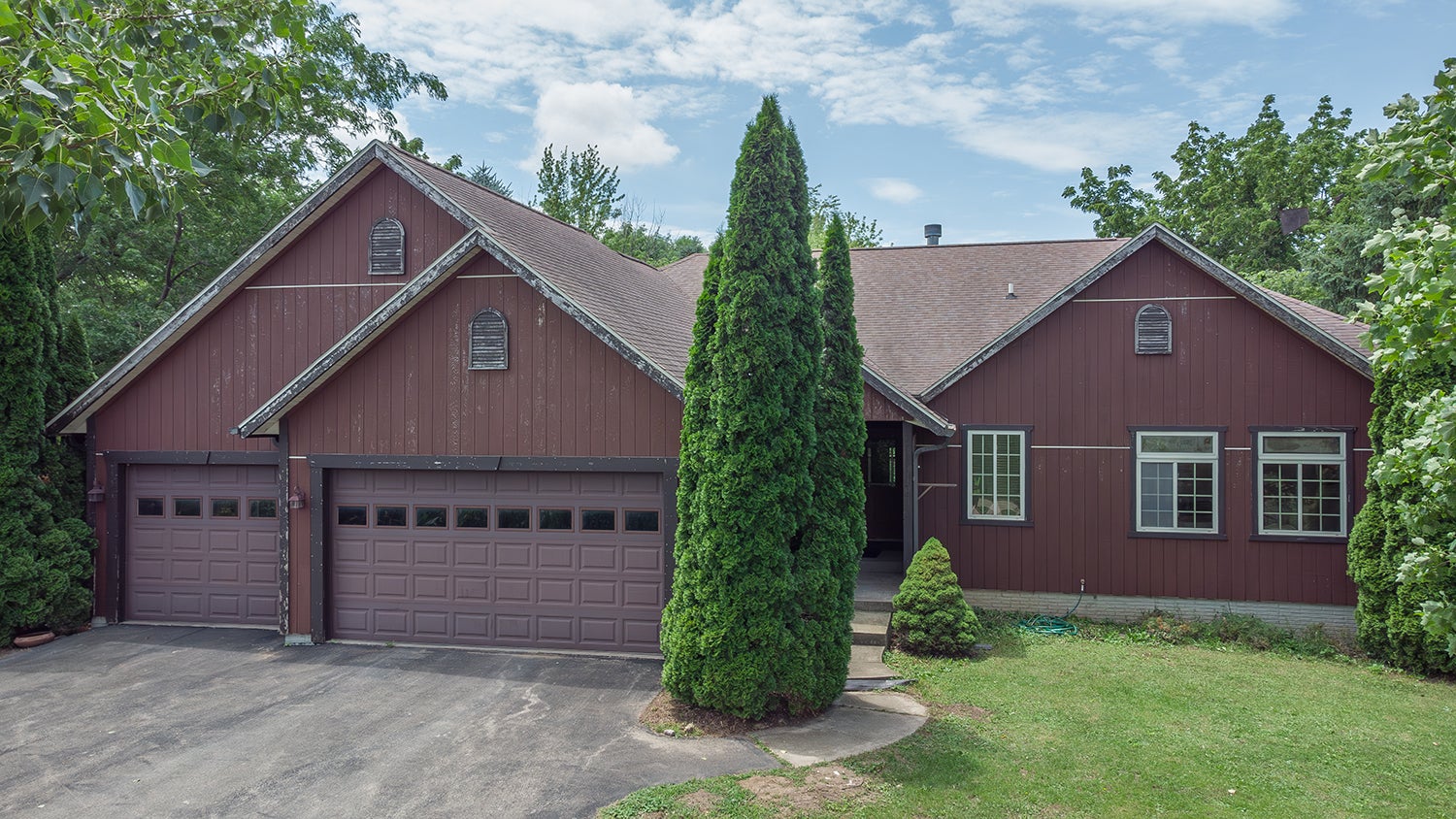 15792 York Center Road — photo