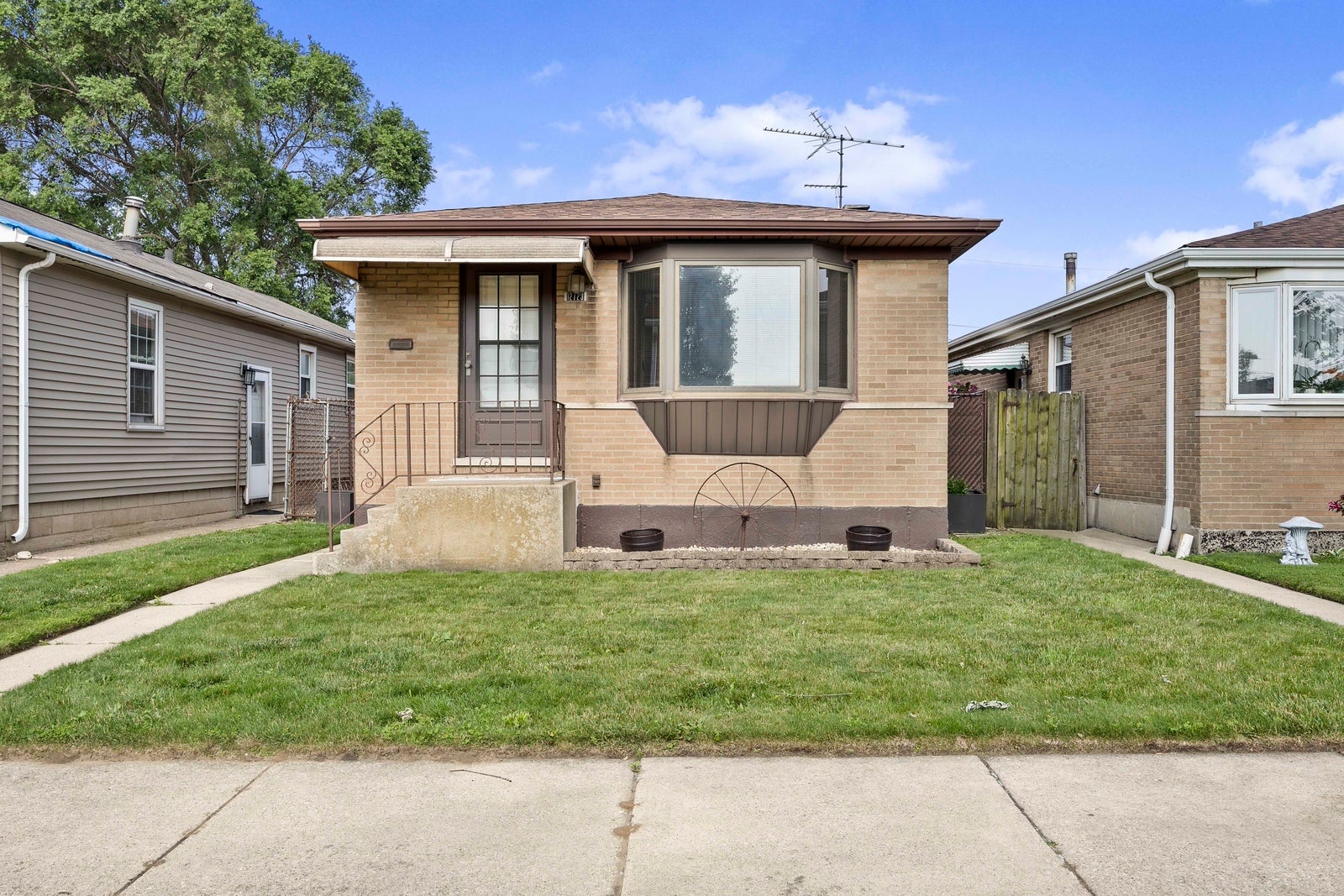12723 S Marquette Avenue — photo