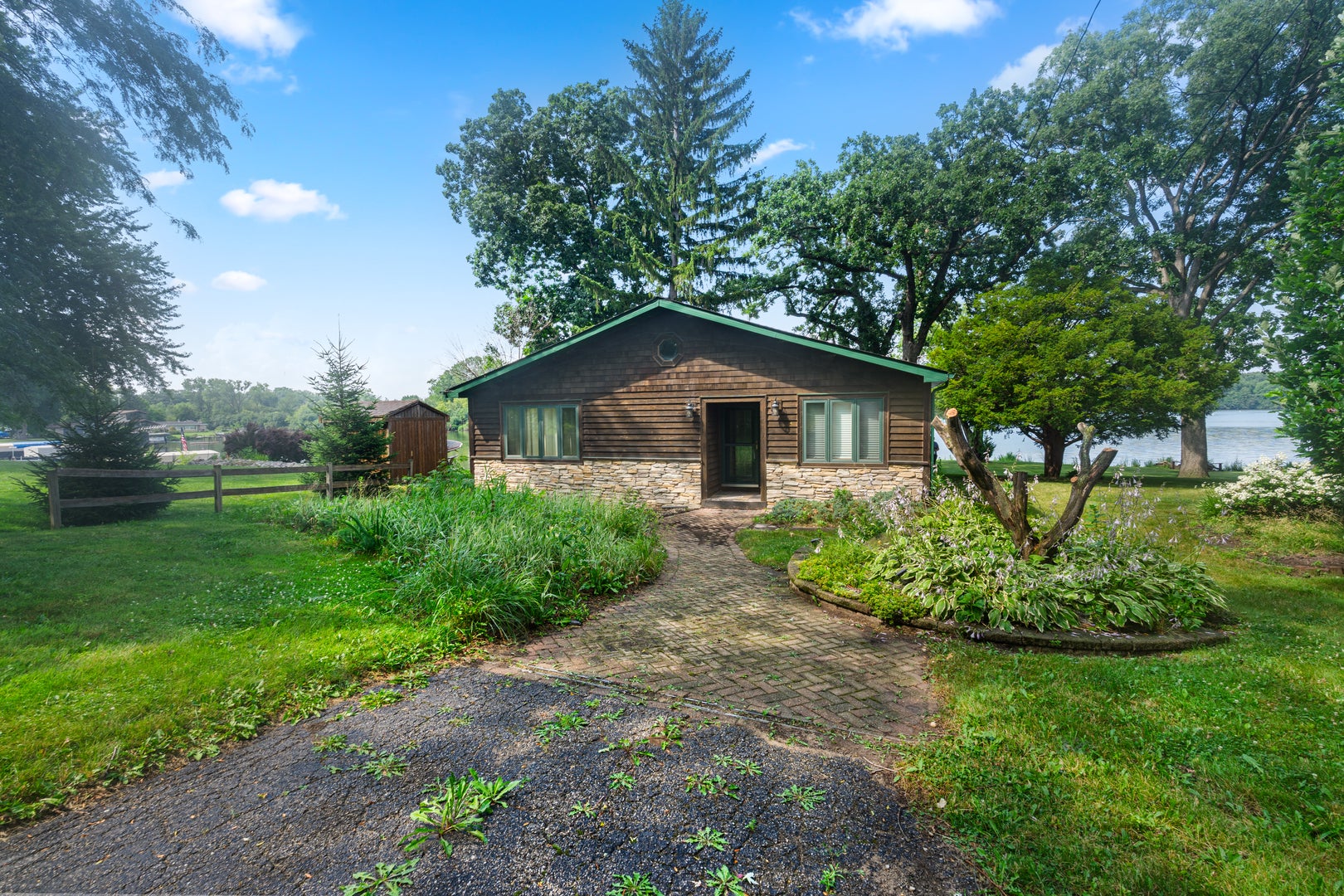4122 W Lake Shore Drive — photo
