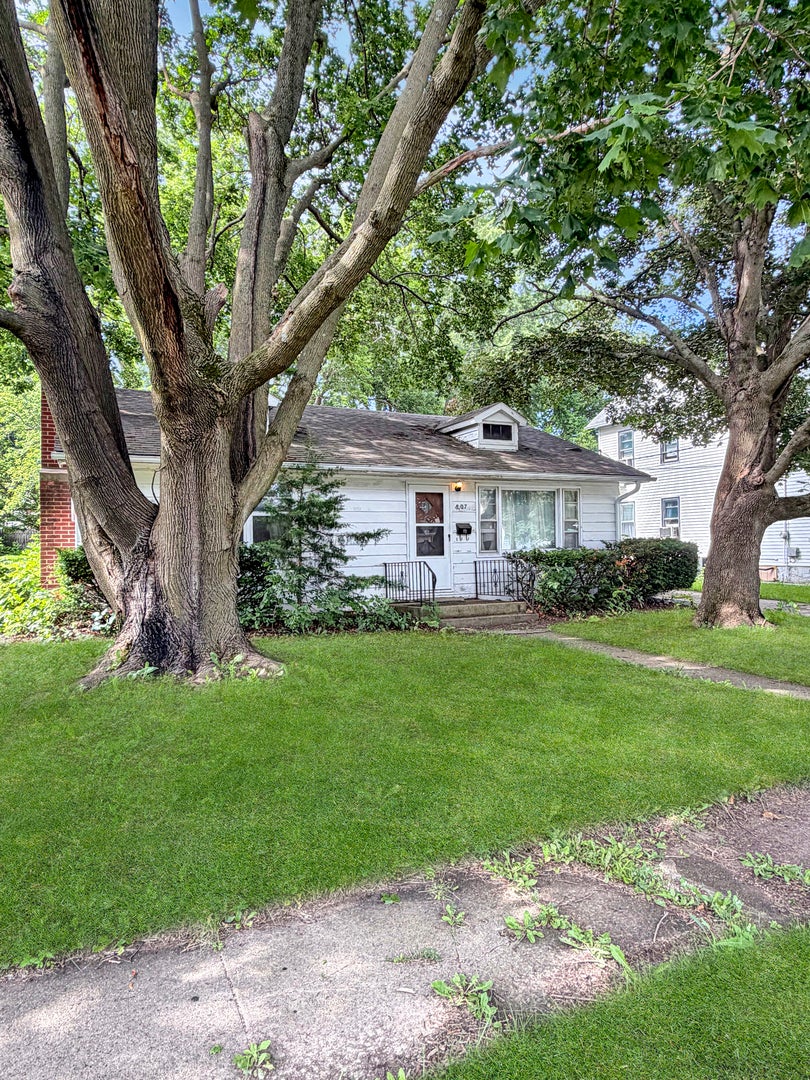 807 E Illinois Street — photo