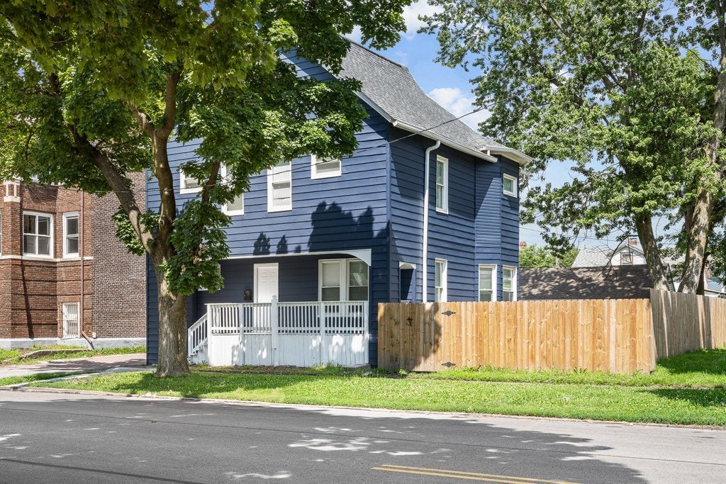 1415 N Main Street — photo