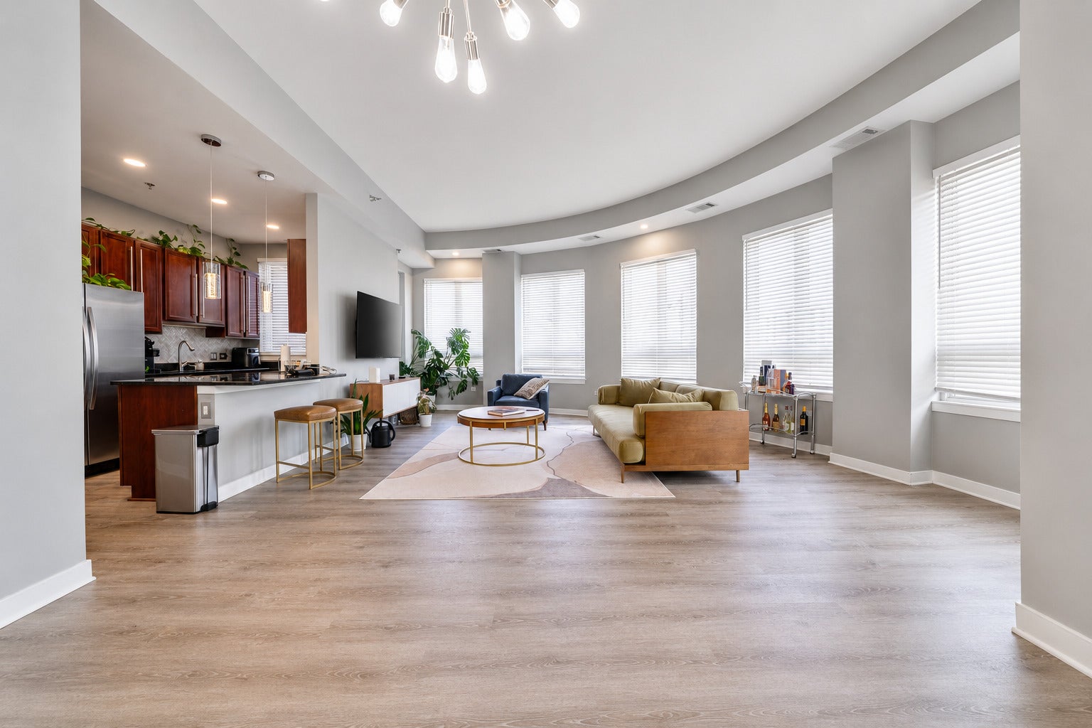 Home in Chicago, IL 60646 — photo 3