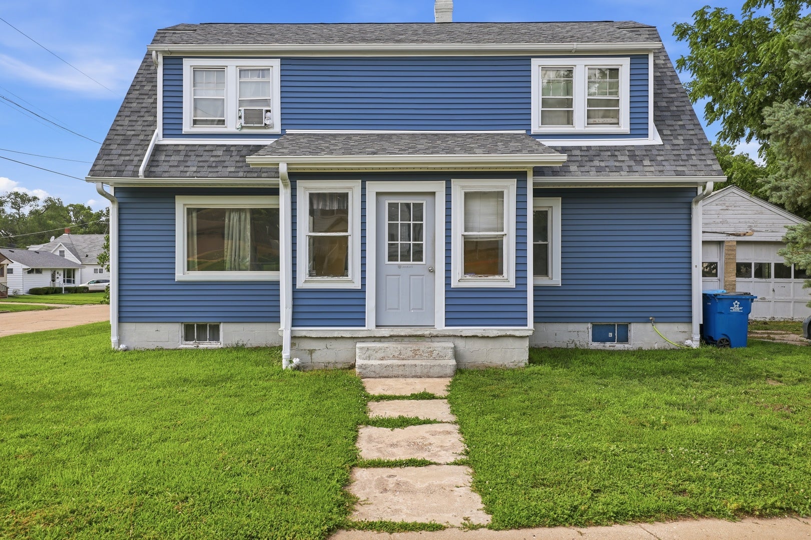 1723 W 4th Street — photo