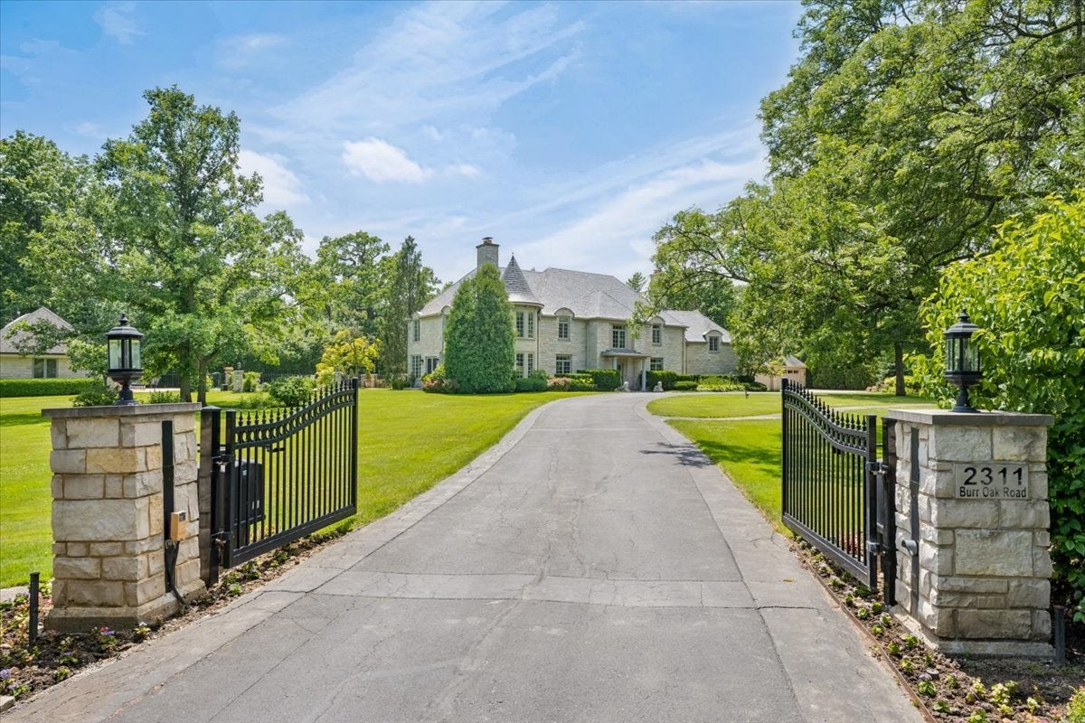 2311 Burr Oak — photo