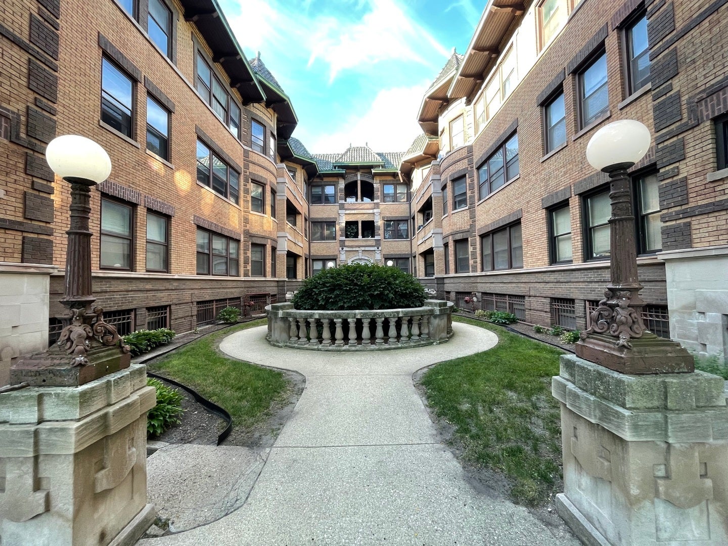 945 E Hyde Park Boulevard 3 — photo