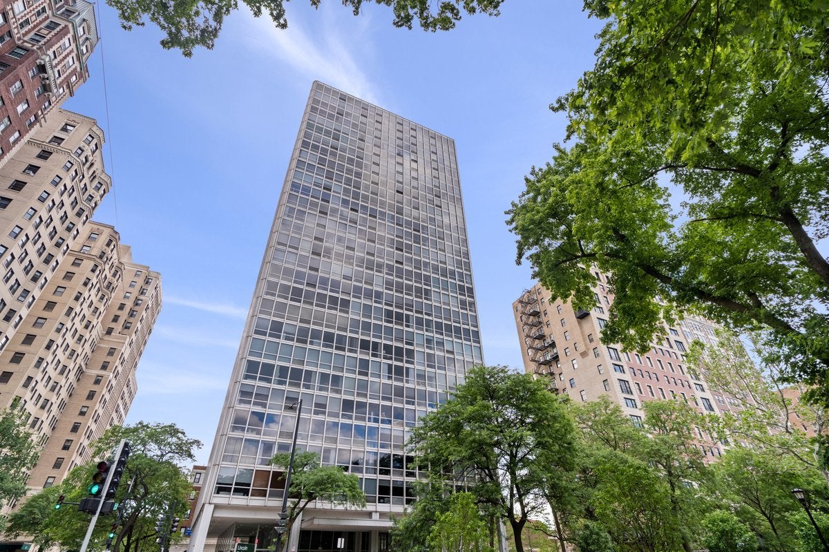 2400 N Lakeview Avenue 1116 — photo
