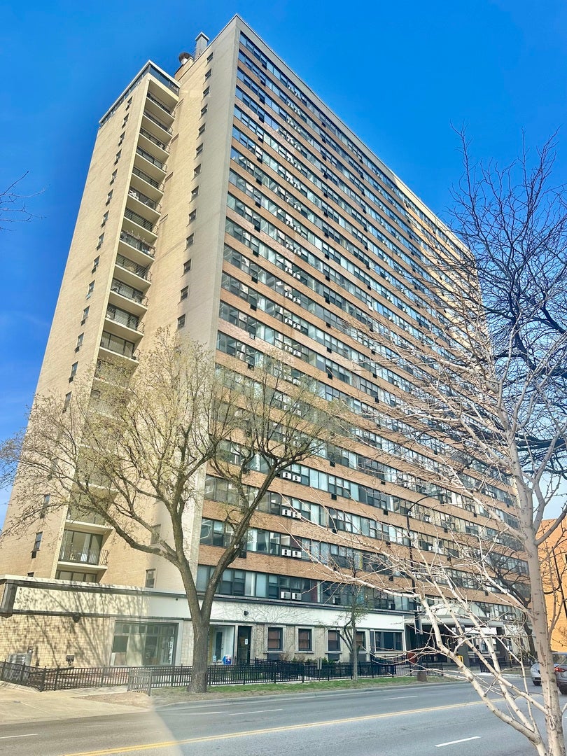 6030 N Sheridan Road 803 — photo