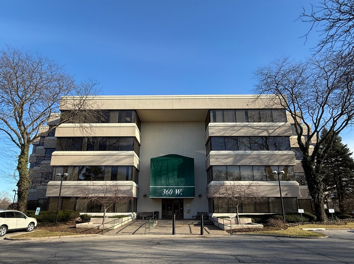 360 Butterfield Road 315 — photo