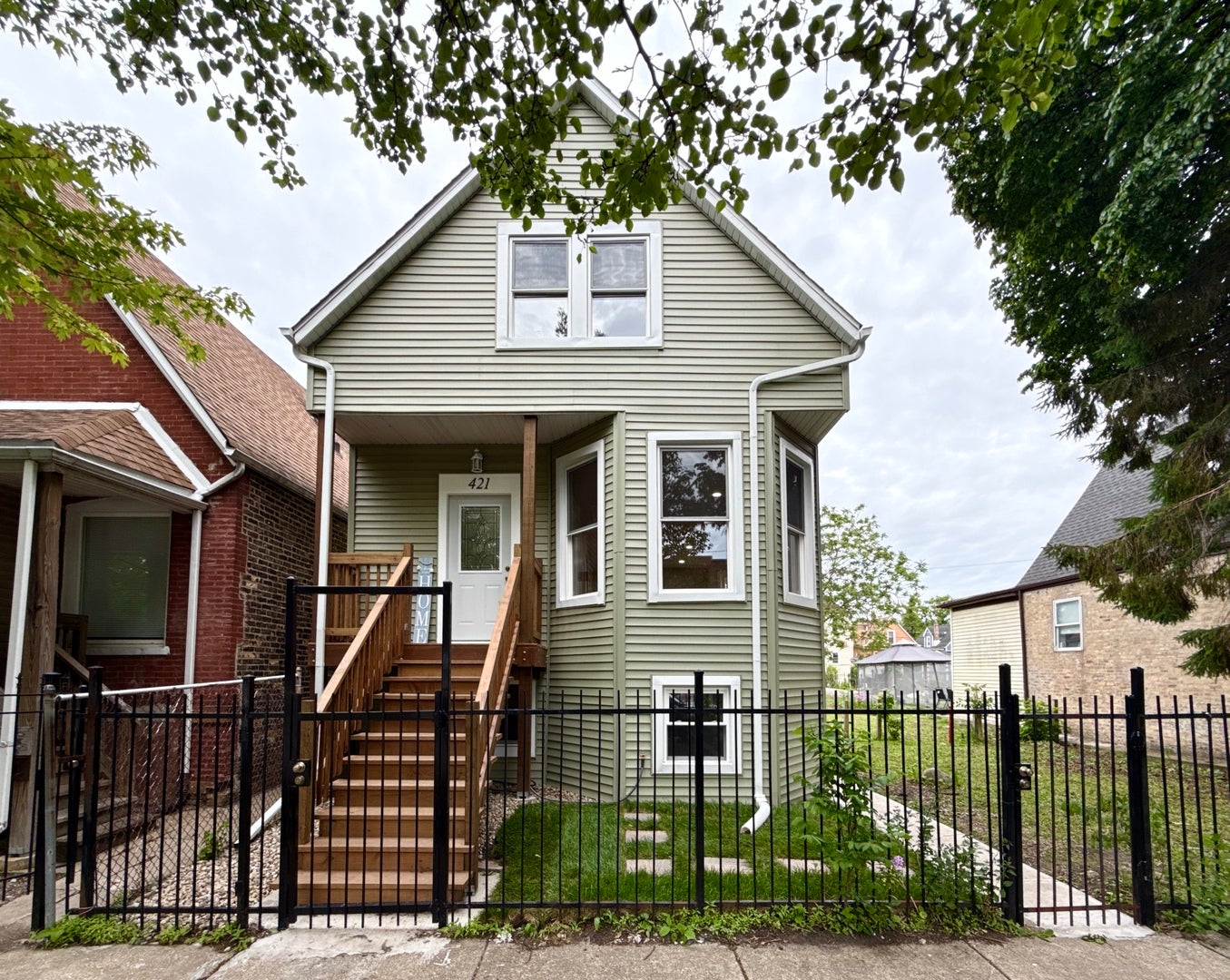 421 N Leclaire Avenue — photo