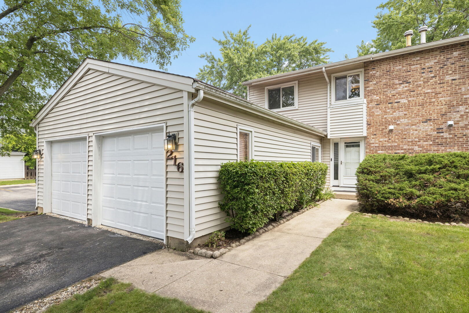 216 Douglass Way — photo