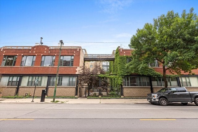 2943 N Lincoln Avenue 212 — photo