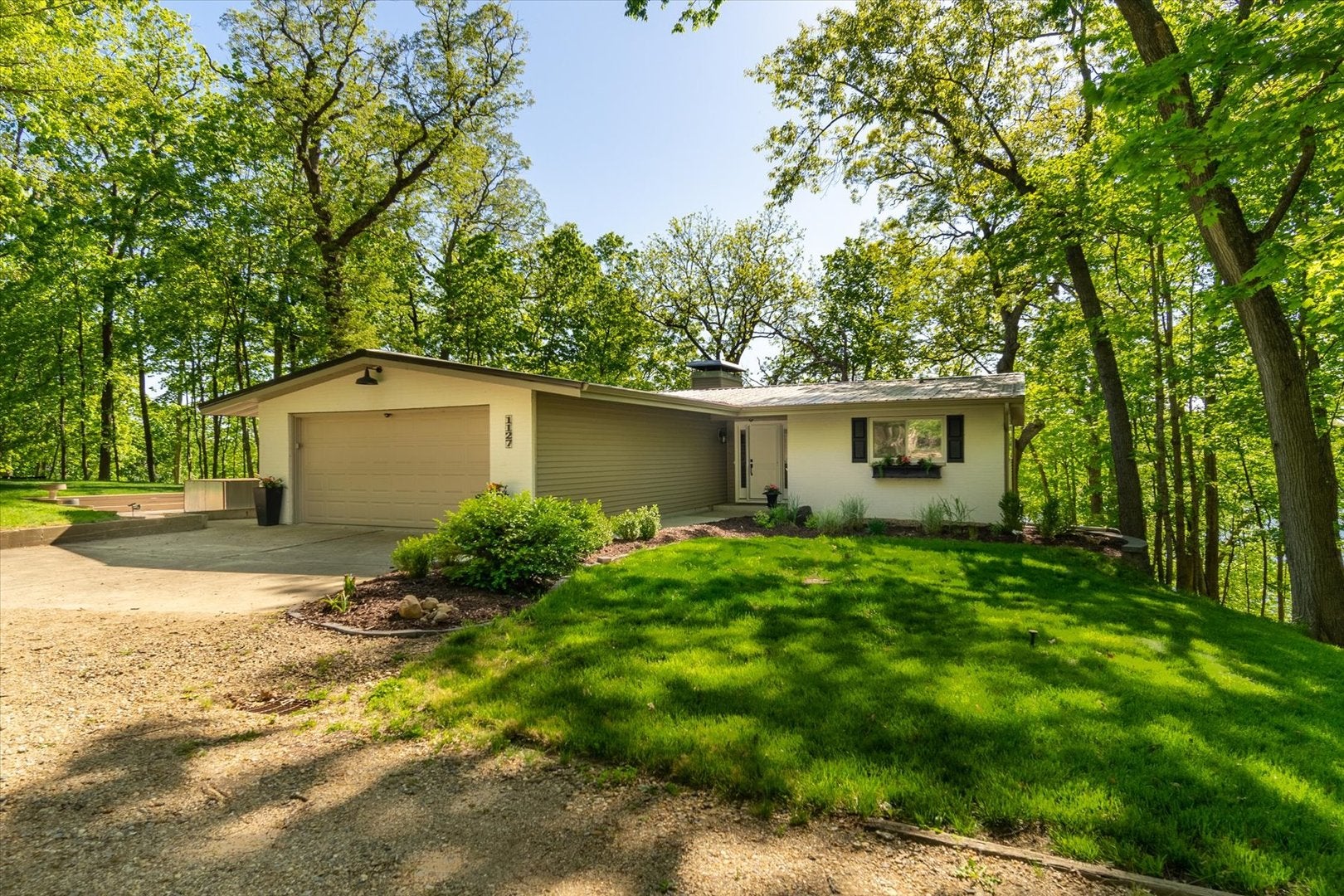 1127 Loganberry Lane — photo