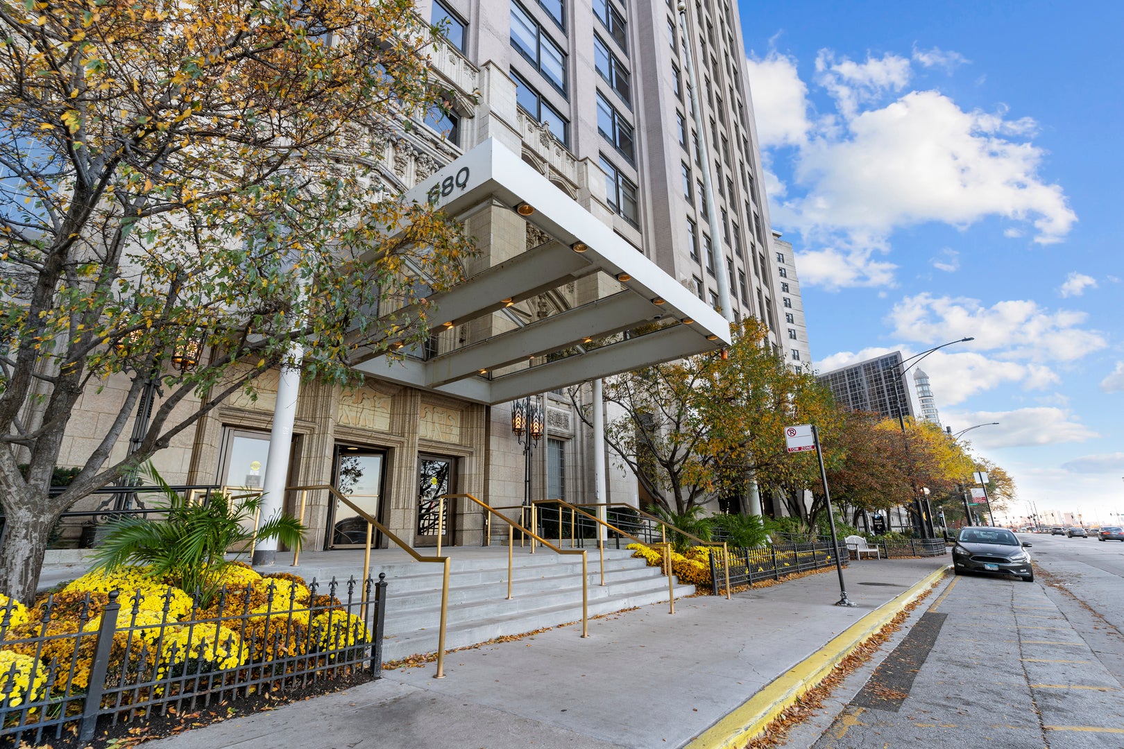 680 N Lake Shore Drive 1103 — photo