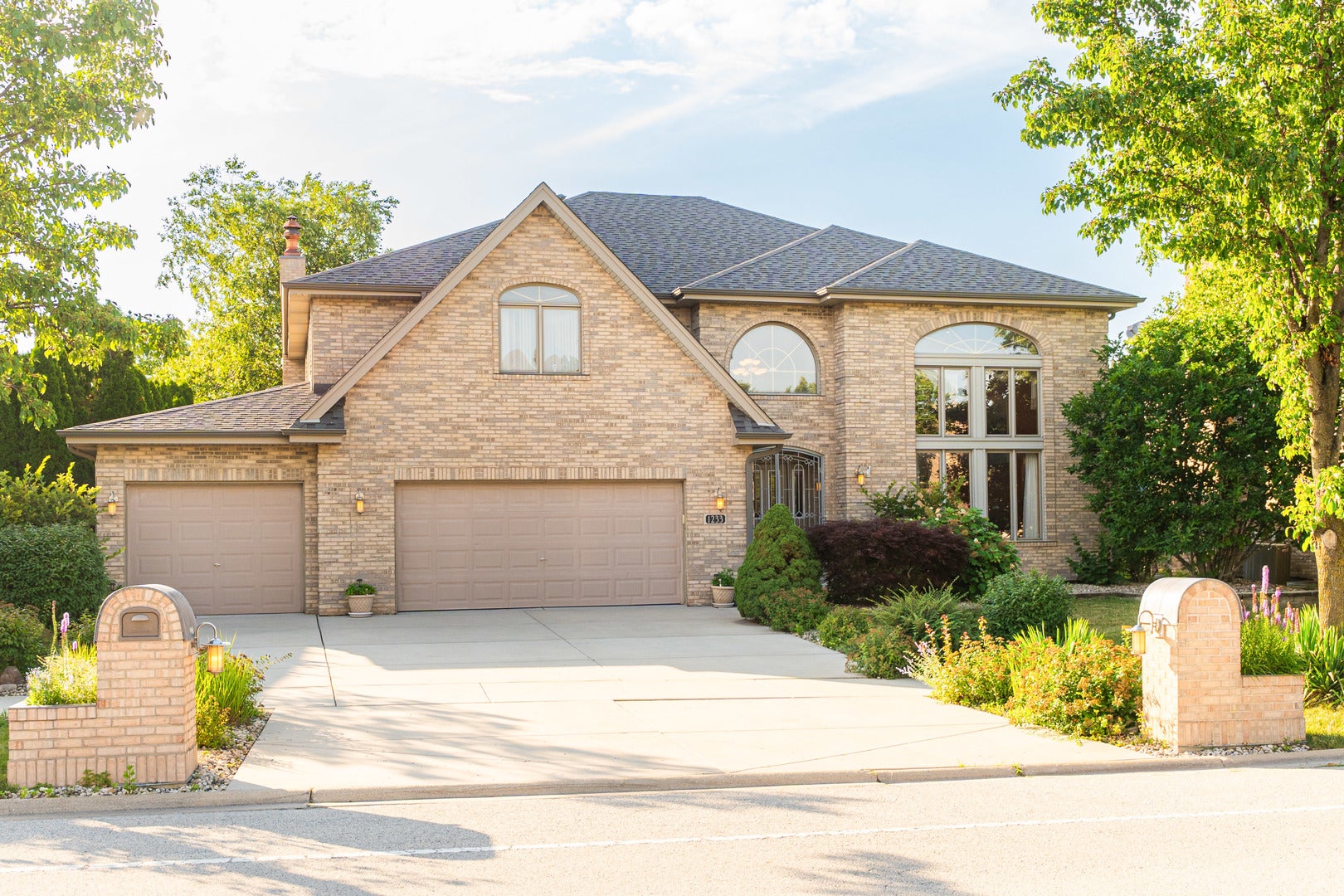 1233 Covington Drive — photo
