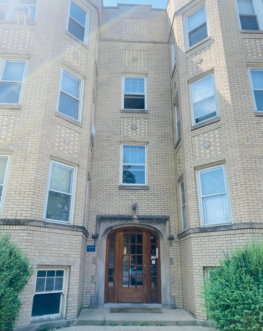 2429 W Foster Avenue 2 — photo